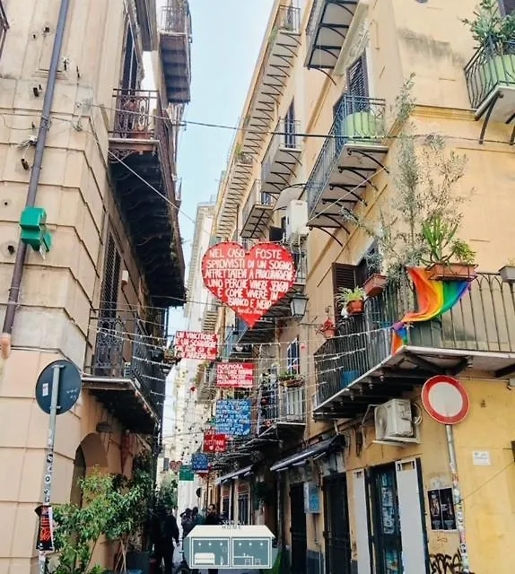 Spina Home Palermo Centro Storico 0*,